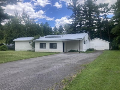 /international/us/23-honey-drive-plattsburgh-ny-110101137203/