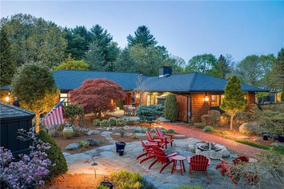 /international/us/77-janice-road-warwick-ri-110108147593/