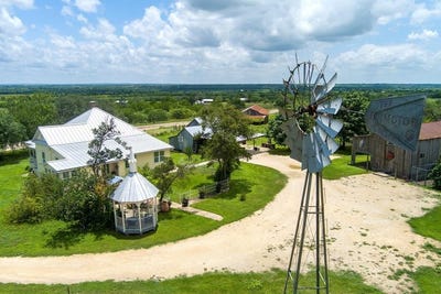 /international/us/4515-stapper-rd-saint-hedwig-tx-110107384544/