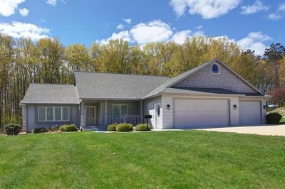 /international/us/1432-nightingale-lane-paradise-twp-mi-110108472516/