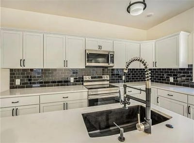 /international/us/508-w-shawnee-street-paola-ks-110106786362/