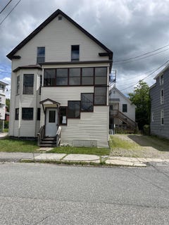 /international/us/608-610-burgess-street-berlin-nh-110100852261/