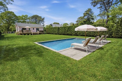 /international/us/98-peters-lane-westhampton-ny-110108304253/