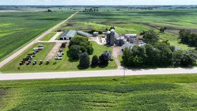 /international/us/10579-110th-st-glencoe-mn-110101366997/