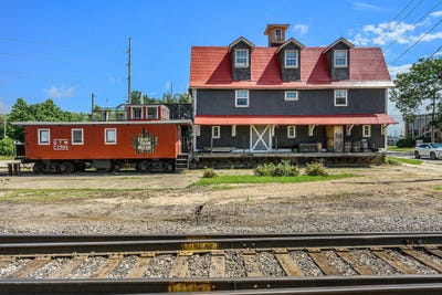/international/us/721-e-bridge-street-plainwell-mi-110101986608/