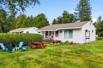 /international/us/3084-larson-ln-ephraim-wi-110110405614/