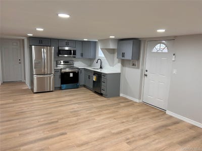 /international/us/660-great-neck-road-copiague-ny-110109109605/