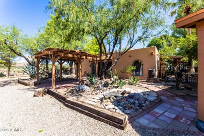 /international/us/500-e-foundation-five-road-benson-az-110100427487/