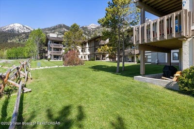/international/us/3600-w-michael-drive-teton-village-wy-110099903731/