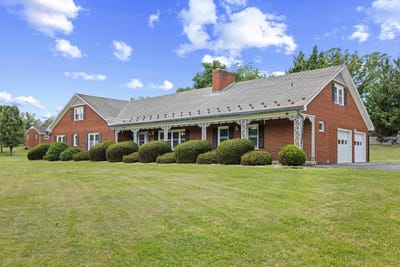 /international/us/15-york-ave-stuarts-draft-va-110108845762/