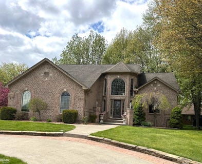 /international/us/68135-lake-angela-drive-richmond-mi-110108179929/