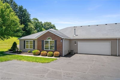 /international/us/140-woodbury-glen-street-hartville-oh-110108568464/