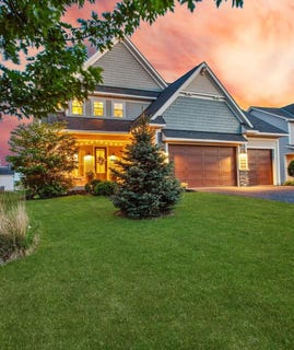 /international/us/11779-32nd-street-n-lake-elmo-mn-110108577655/