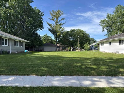 /international/us/tyler-avenue-oshkosh-wi-110108448946/