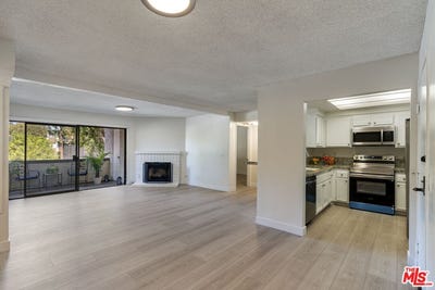 /international/us/21500-califa-st-woodland-hills-ca-110108013221/
