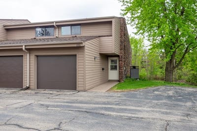 /international/us/880-stone-ridge-place-dubuque-ia-110107731237/