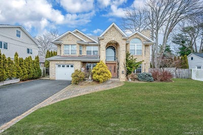 /international/us/120-waldo-street-copiague-ny-110106014823/