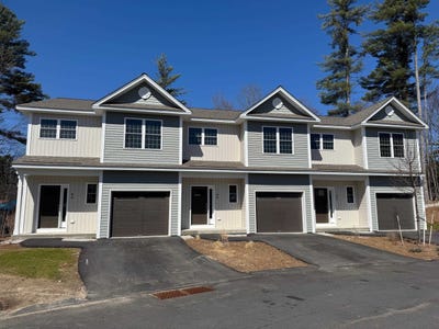 /international/us/8c-dearborn-circle-goffstown-nh-110108607469/