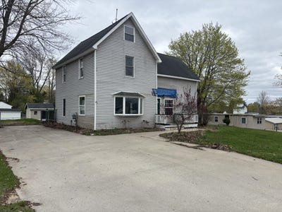 /international/us/206-e-6th-street-marion-mi-110107828576/