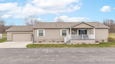 /international/us/52-kenneally-boulevard-gladstone-mi-110107842741/