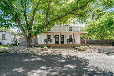 /international/us/212-w-peach-st-fredericksburg-tx-110108257231/