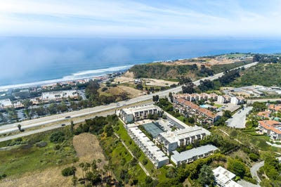 /international/us/23901-civic-center-way-malibu-ca-110106561158/