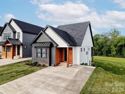 /international/us/17-n-martha-kate-drive-hendersonville-nc-110108301044/