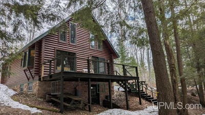 /international/us/8379-w-twin-lake-road-shingleton-mi-110108300029/