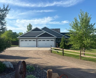 /international/us/15520-73rd-street-milaca-mn-110108579311/