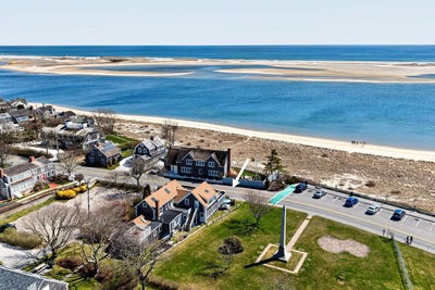/international/us/73-main-street-chatham-ma-110107570176/
