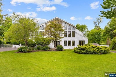 /international/us/81-greenwoods-road-old-tappan-nj-110107851572/