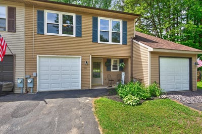 /international/us/21-whispering-pines-road-gansevoort-ny-110108381764/