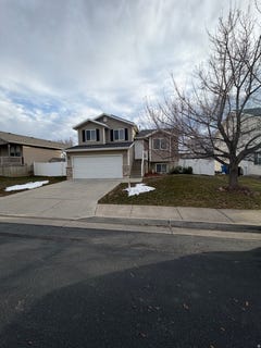 /international/us/530-e-red-oak-dr-n-north-logan-ut-110108692836/