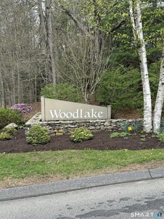 /international/us/14-heather-court-woodbury-ct-110107544148/