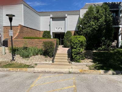/international/us/7373-blackburn-avenue-downers-grove-il-110108497913/