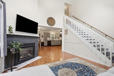 /international/us/8-guilford-st-worcester-ma-110120154300/