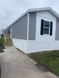 /international/us/143-w-16th-st-coal-valley-il-110106980591/