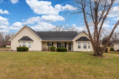 /international/us/1211-mockingbird-lane-carterville-il-110107079523/