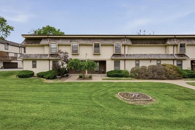 /international/us/10236-cedarbrooke-lane-kansas-city-mo-110108237466/