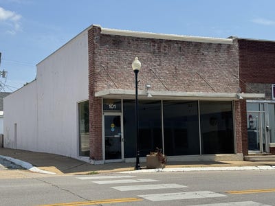 /international/us/101-e-main-street-willow-springs-mo-110108231721/