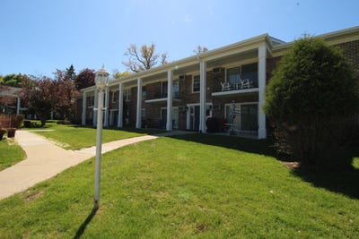 /international/us/118-evelyn-ln-lake-geneva-wi-110108341474/