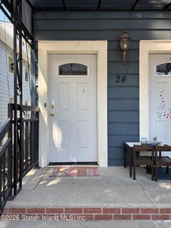 /international/us/24-winthrop-place-staten-island-ny-110108189833/