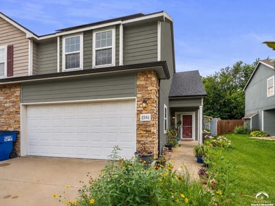 /international/us/2341-surrey-drive-lawrence-ks-110108681794/