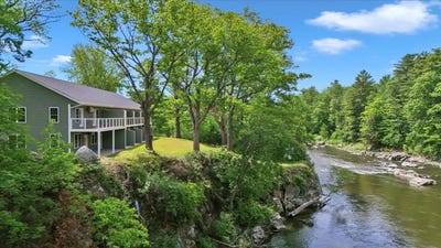 /international/us/7-river-street-milton-vt-110108956670/