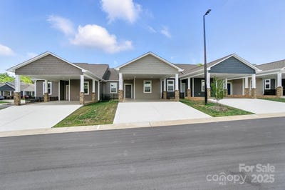 /international/us/1524-29th-street-se-hickory-nc-110102175503/