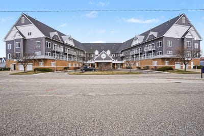 /international/us/917-w-savidge-street-spring-lake-mi-110106669546/