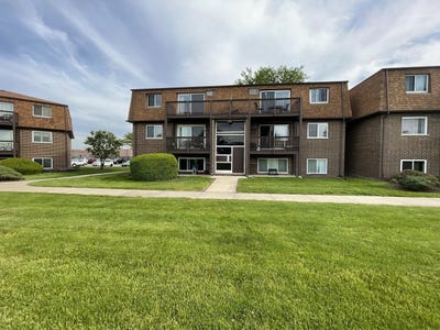 /international/us/118-boardwalk-street-elk-grove-village-il-110108338381/