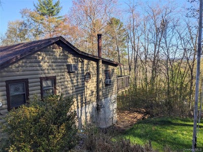 /international/us/33-e-tusten-place-smallwood-ny-110107749695/
