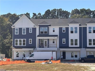 /international/us/122-lenas-way-chesapeake-va-110120769707/