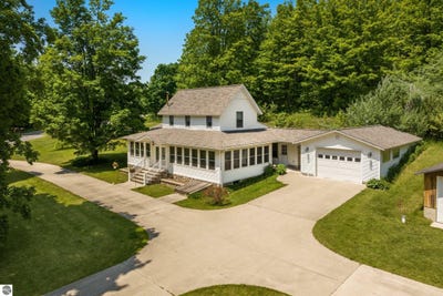 /international/us/1740-setterbo-road-suttons-bay-mi-110100248999/